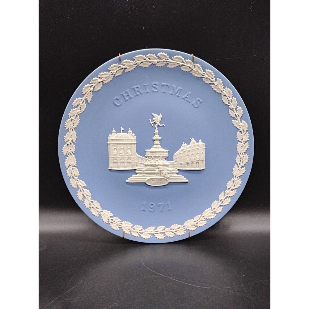 1971 Christmas Plate Wedgwood Blue Jasper Ware Holiday Piccadilly Circus Decor